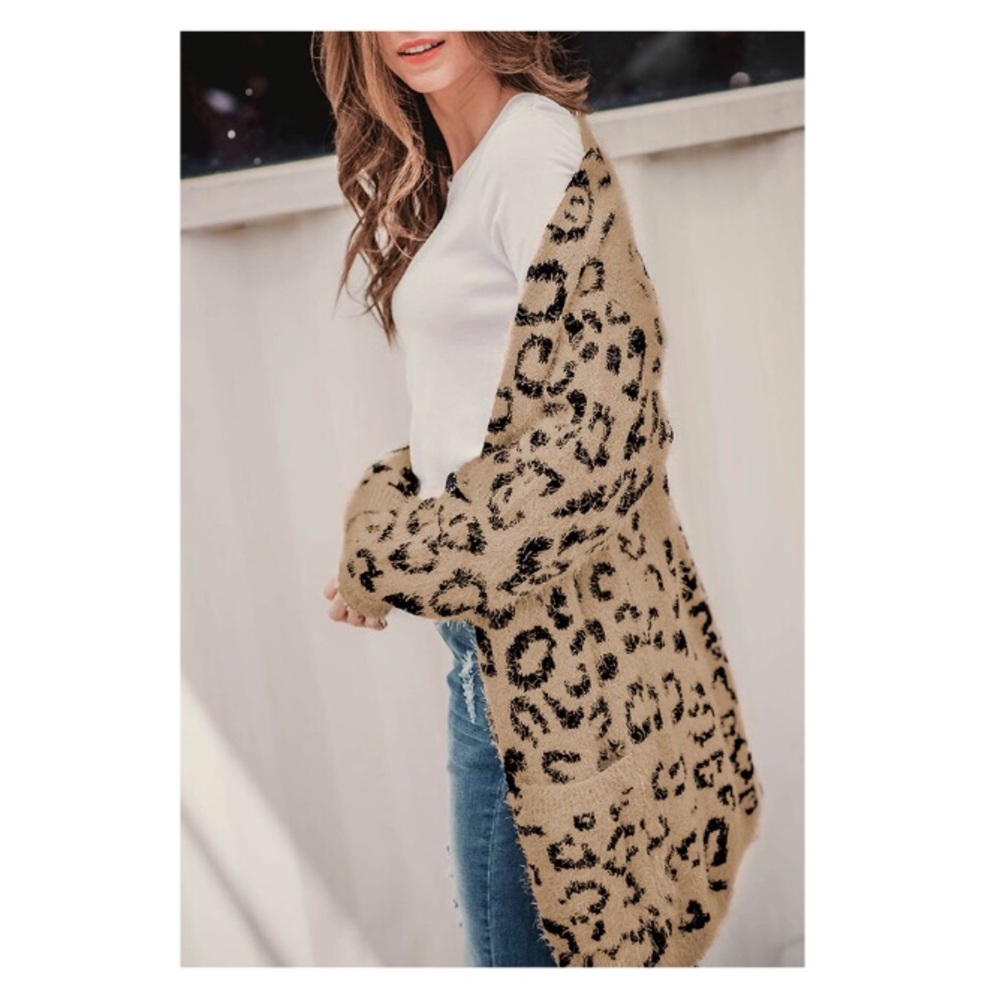Fuzzy Leopard Print Cardigan - Picture 4 of 6